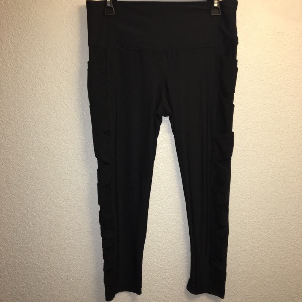 🌷4/$15 Velocity Black with mesh sides pants.